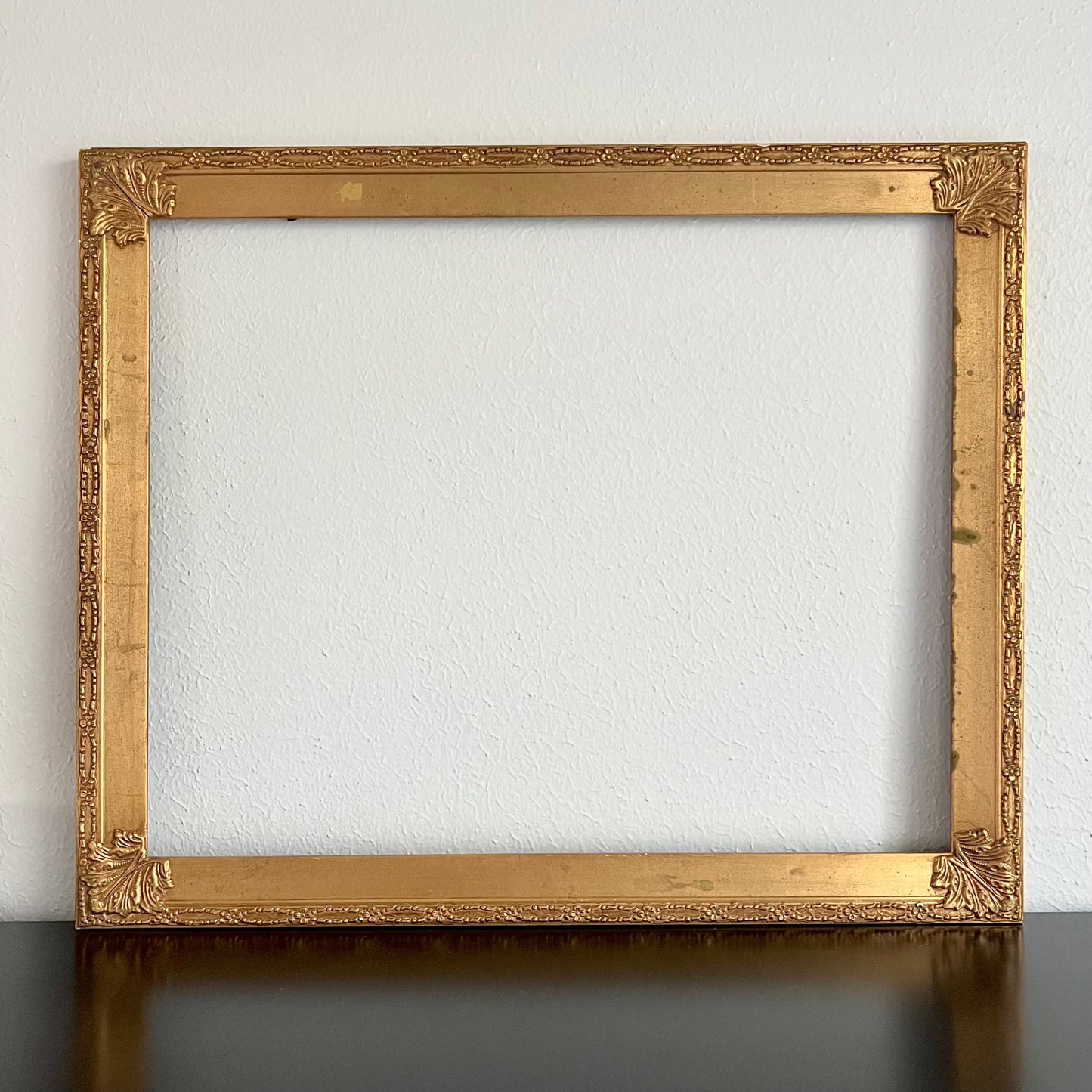 16x20" Vintage Floral Loop Frame