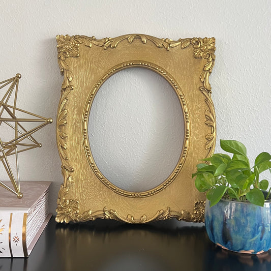 7x9" Oval Gold Frame