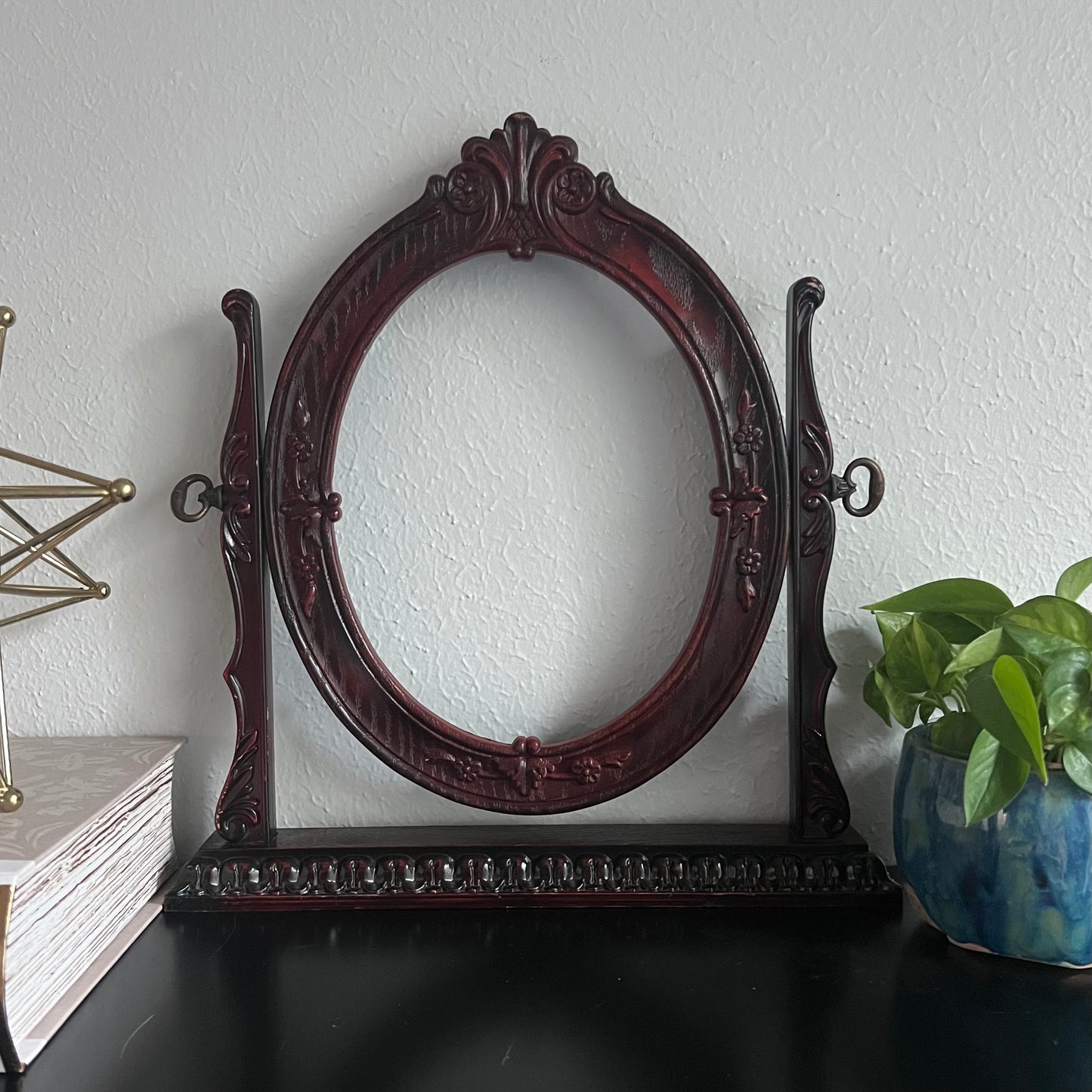 7x9" Vintage Dark Red Oval Frame on Stand