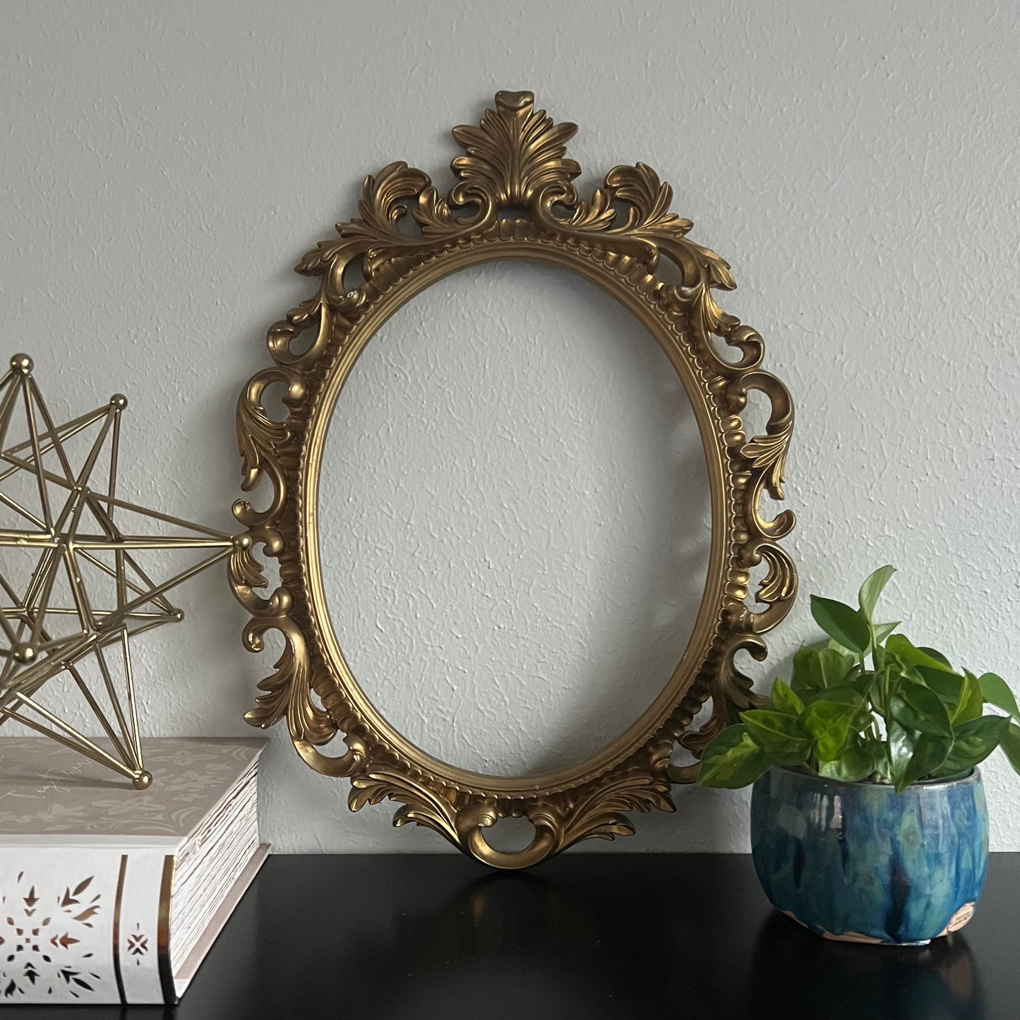 9x12" Ornate Gold Oval Frame